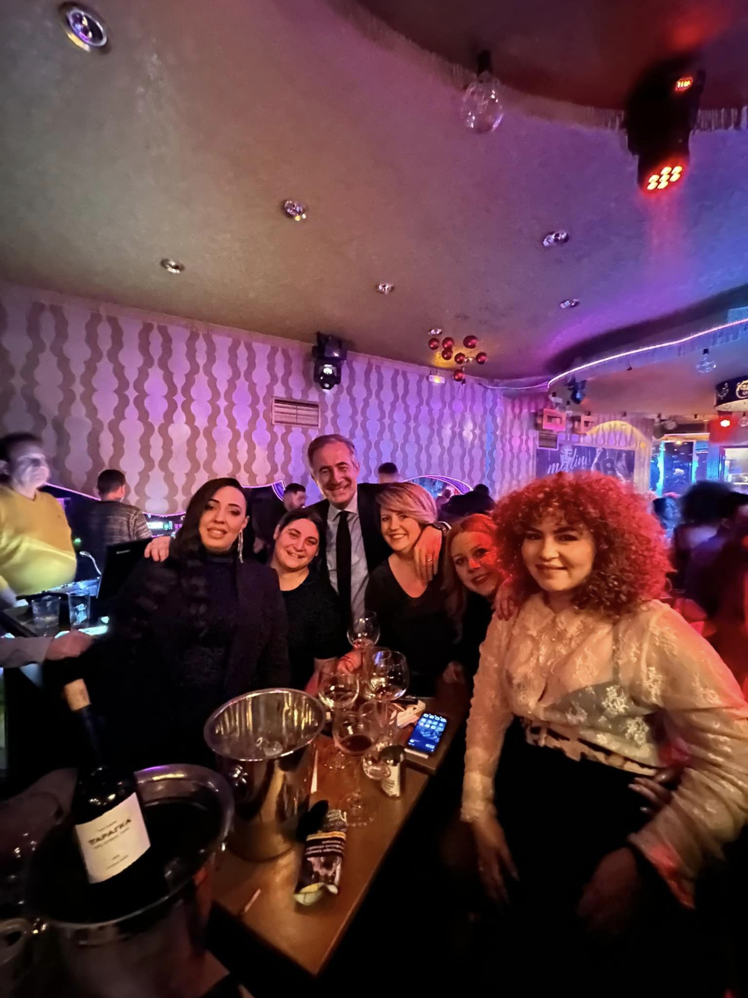 ΕΔΩ ΓΙΑ ΣΕΝΑ ΠΤΟΛΕΜΑΙΔΑ