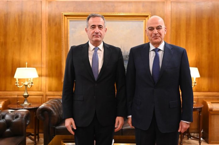 ΣΤΑΘΗΣ ΔΕΝΔΙΑΣ