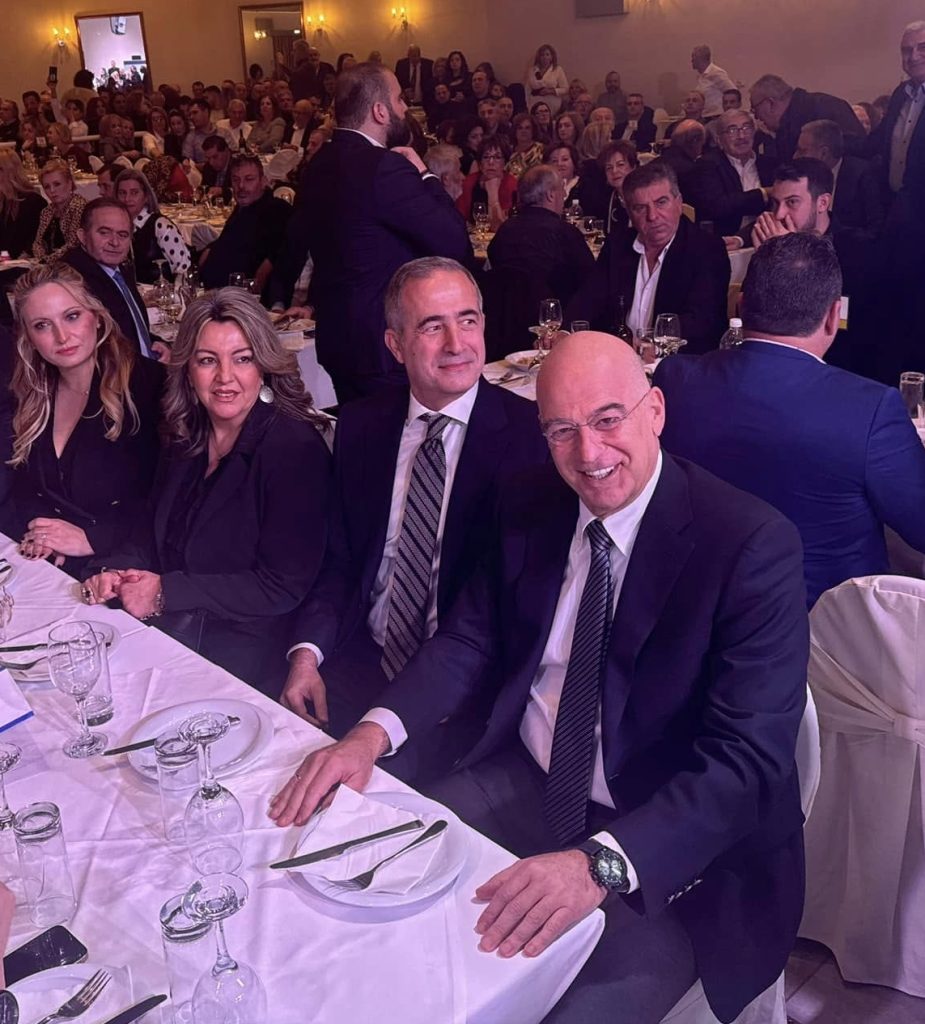 ΣΤΑΘΗΣ ΔΕΝΔΙΑΣ